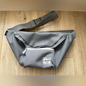 LIKE NEW Herschel Seventeen Hip Pack 3.5L